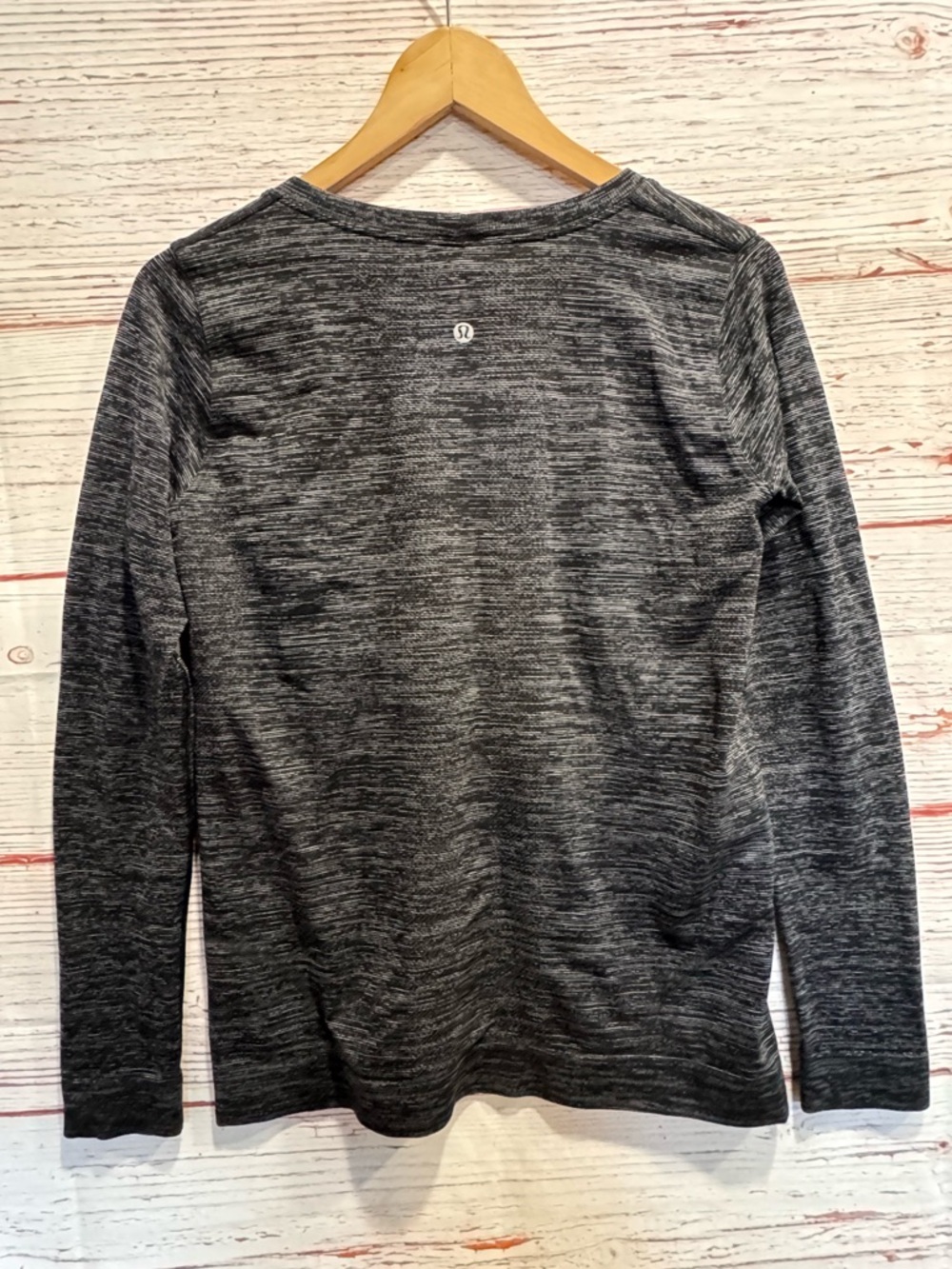 Lululemon Swiftly Relaxed Long Sleeve in Black / White / Black Sz 4 - Picture 7 of 9